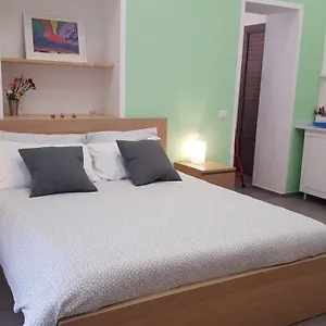 Alyssa House Nápoles